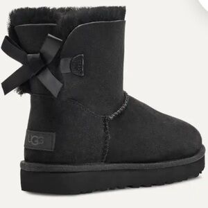 Ugg Black Bailey Bow II 2 Short Calf Winter Boots 7